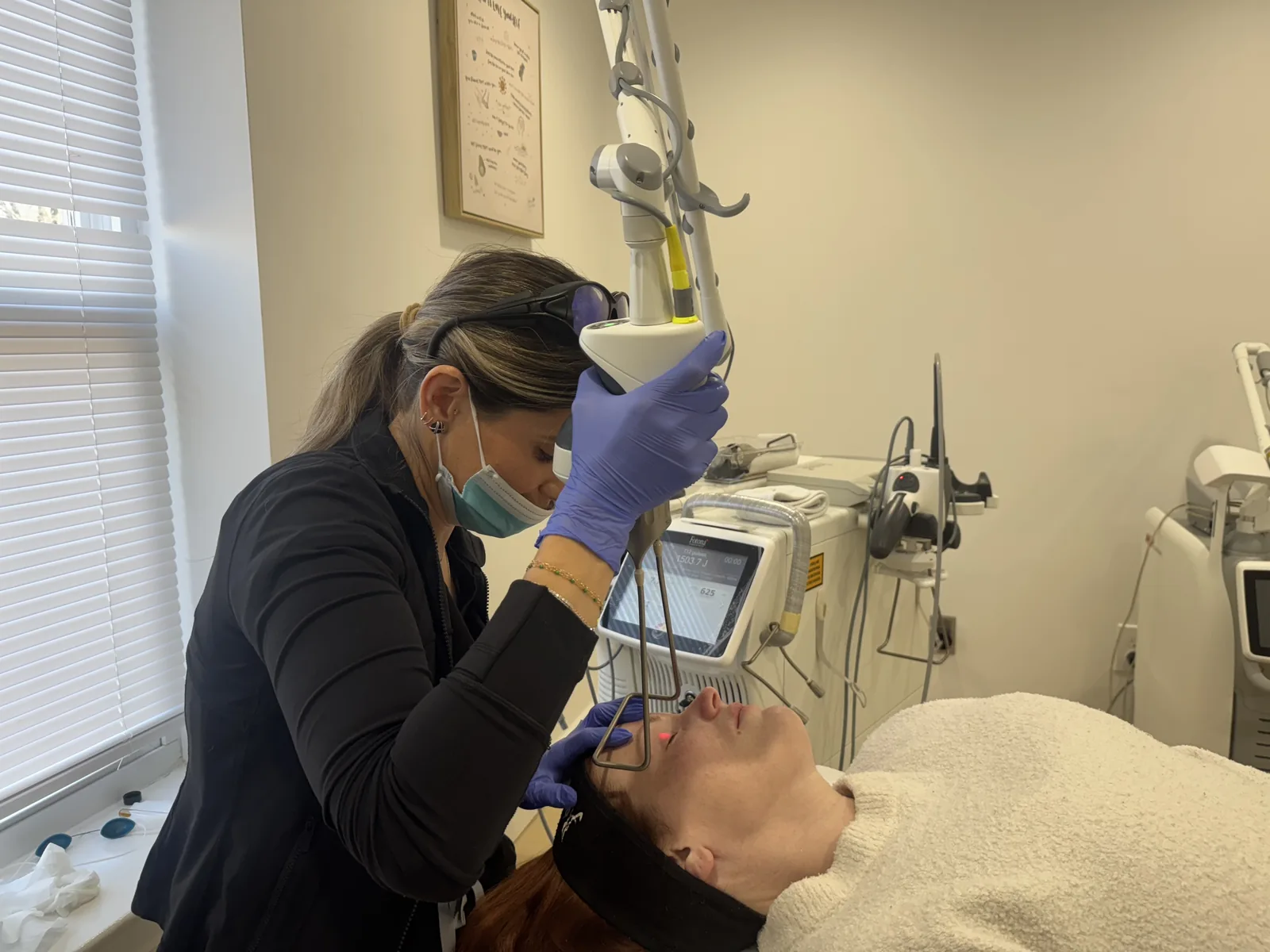 Fotona4D laser facelift at Advanced Aesthetics